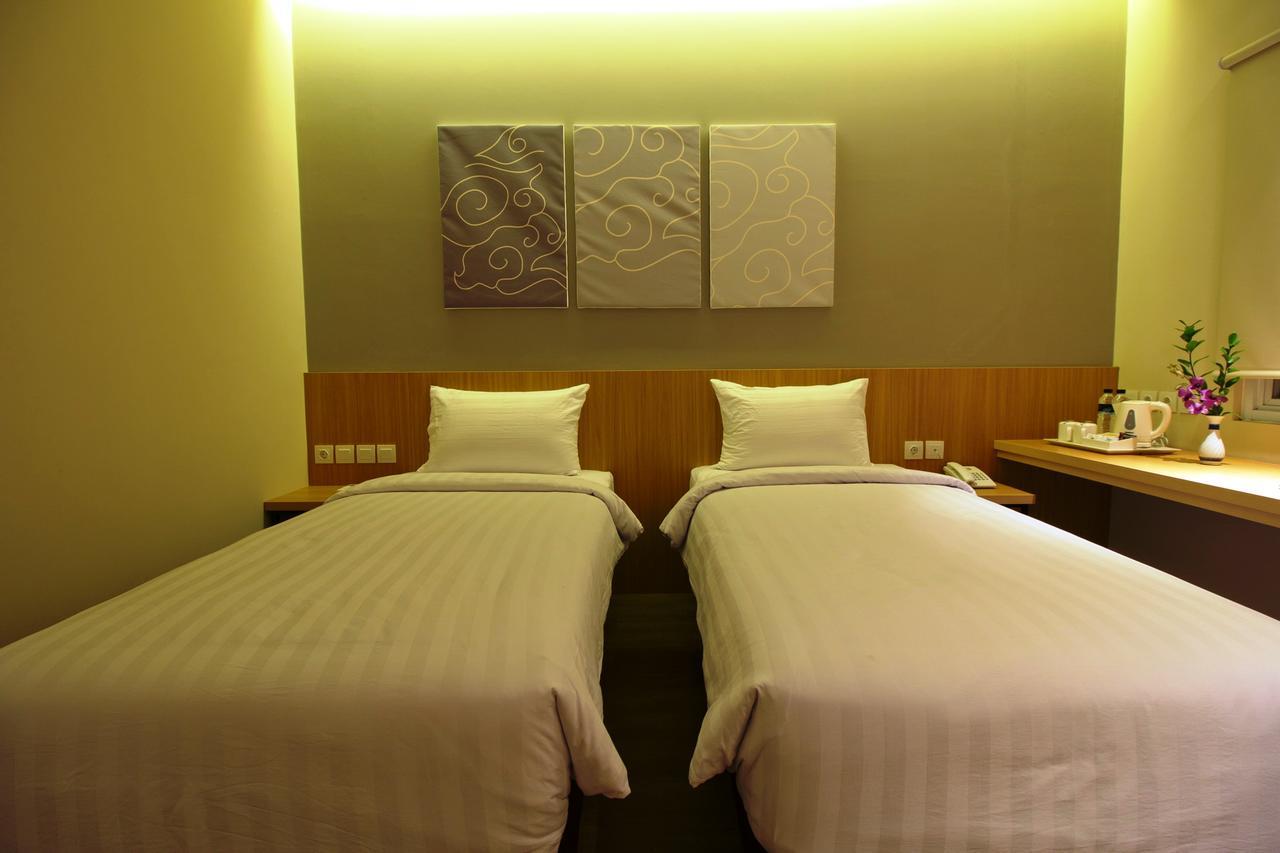 Vinotel Cirebon Exterior foto